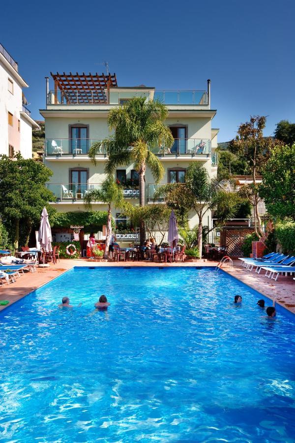 Sorrento Comfort Rooms Con Piscina Bagian luar foto