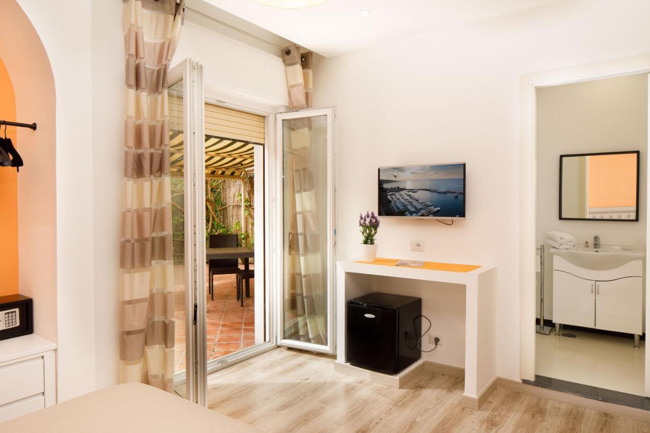 Sorrento Comfort Rooms Con Piscina Bagian luar foto